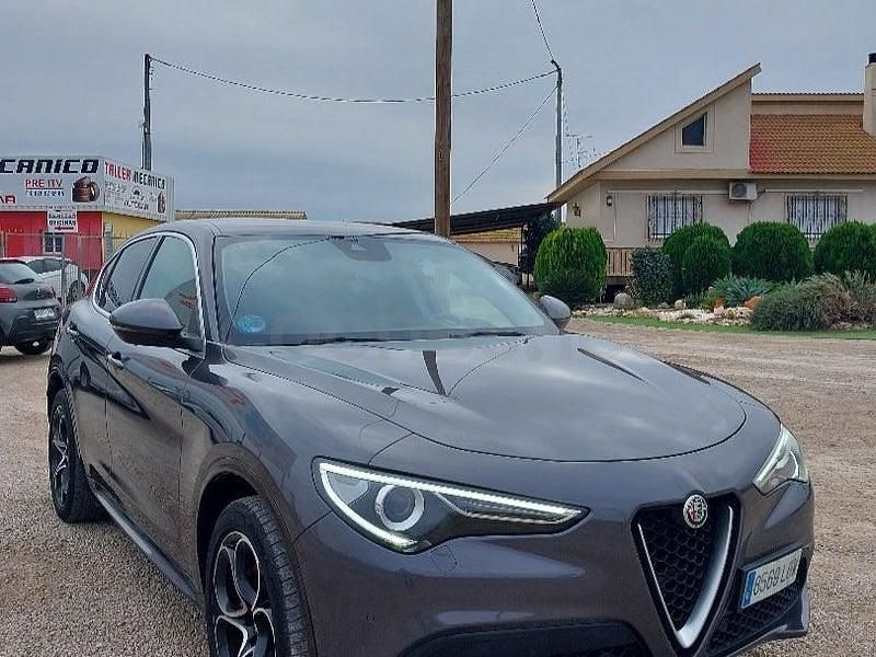 Usado Alfa Romeo Stelvio Executive 280 CV (205 kW) 2020 Gris / plata SUV