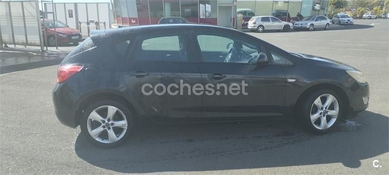 Usado Opel Astra Sport 115 CV (84 kW) 2010 Negro Berlina