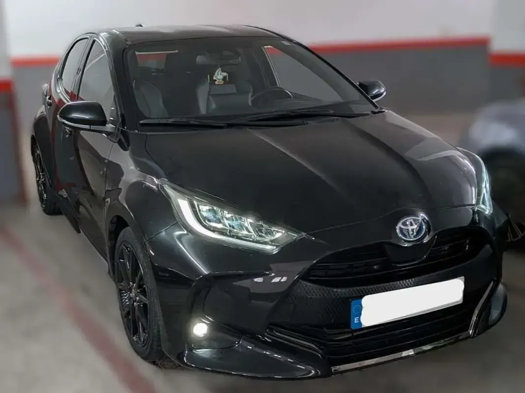 Usado Toyota Yaris Style 116 CV (85 kW) 2023 Negro Utilitario