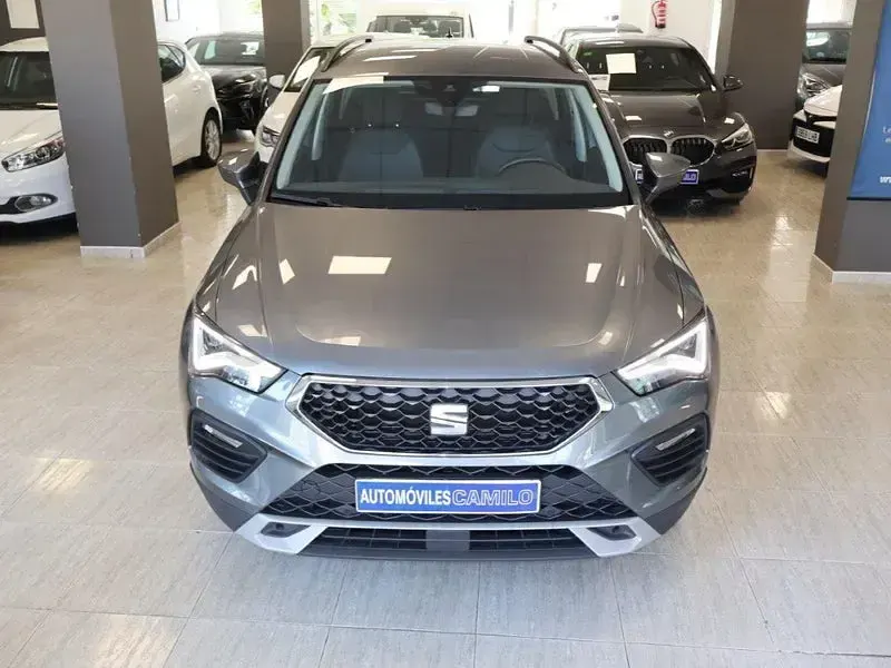 Usado Seat Ateca Style 115 CV (84 kW) 2025 Gris / plata SUV