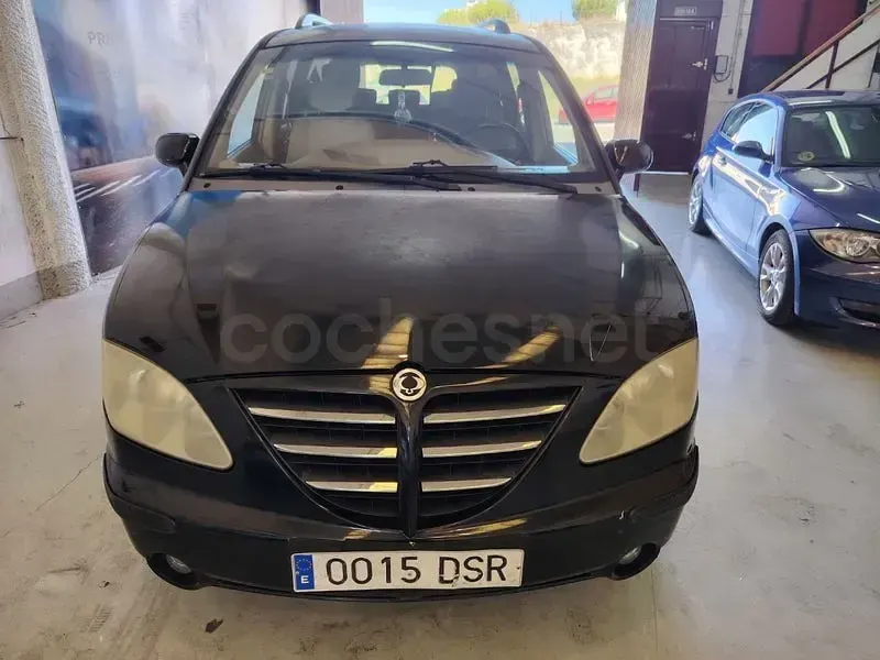 Usado SsangYong Rodius 165 CV (121 kW) 2005 Negro Monovolumen