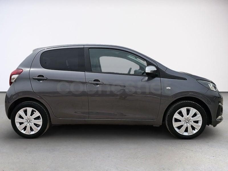 Usado Peugeot 108 Active 72 CV (52 kW) 2021 Gris / plata Berlina