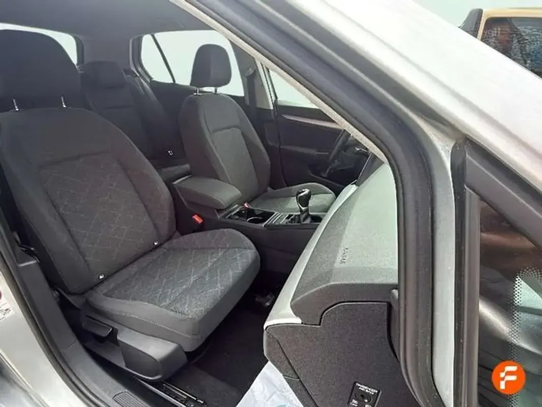 Usado VW Golf VIII Life 150 CV (110 kW) 2022 Gris Utilitario