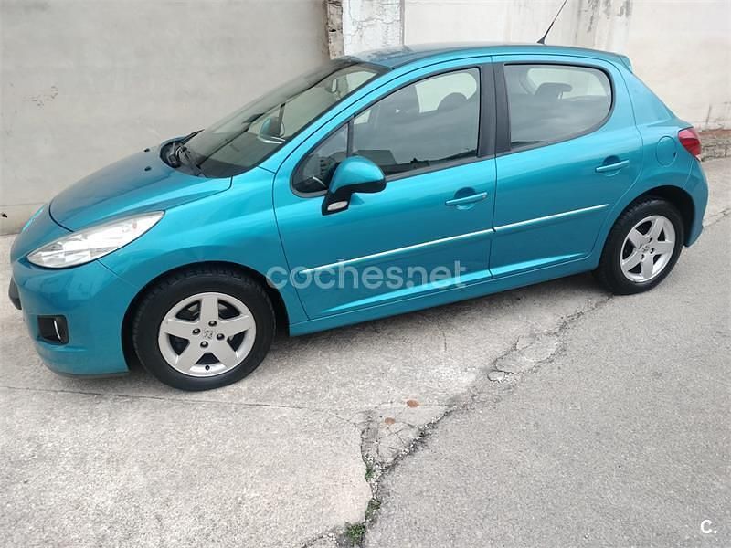 Usado Peugeot 207 Active 75 CV (55 kW) 2012 Azul Berlina