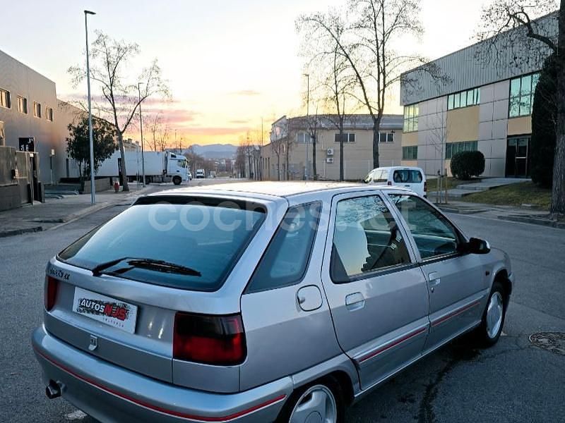 Usado Citroën ZX 90 CV (66 kW) 1997 Gris / plata Berlina