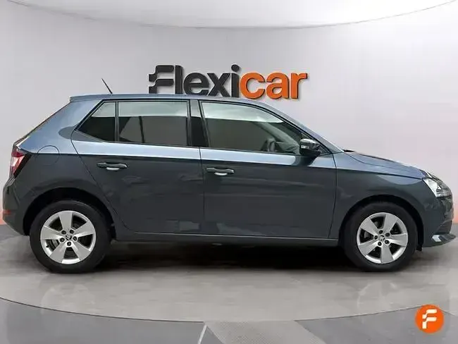 Usado Skoda Fabia Ambition 75 CV (55 kW) 2019 Gris Utilitario