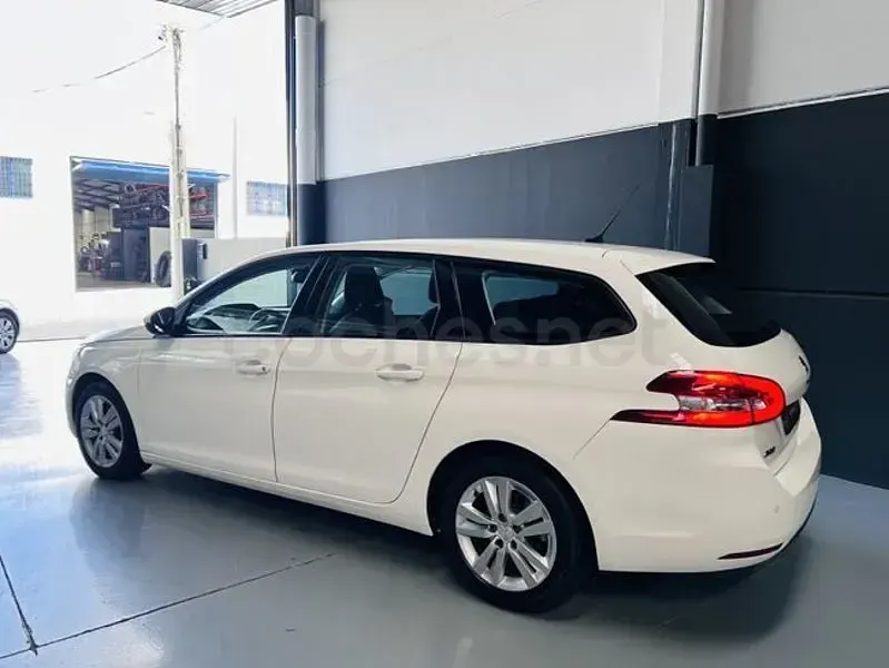 Używany Peugeot 308 SW Style 100 KM (73 kW) 2019 Biały Kombi