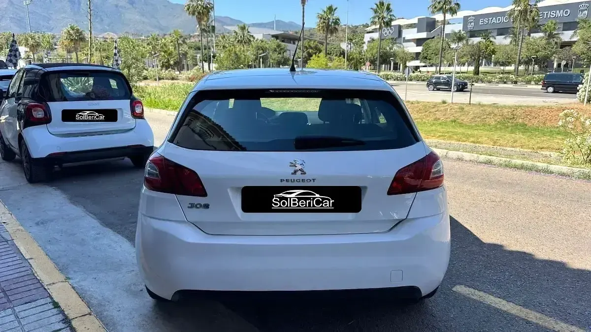 Usado Peugeot 308 Business-Line 100 CV (73 kW) 2017 Blanco