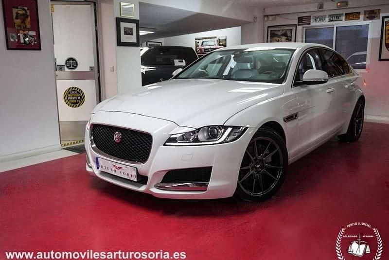 Usado Jaguar XF Prestige 180 CV (132 kW) 2017 Blanco Berlina