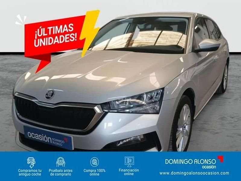 Usado Skoda Scala Ambition 110 CV (80 kW) 2023 Plateado Utilitario