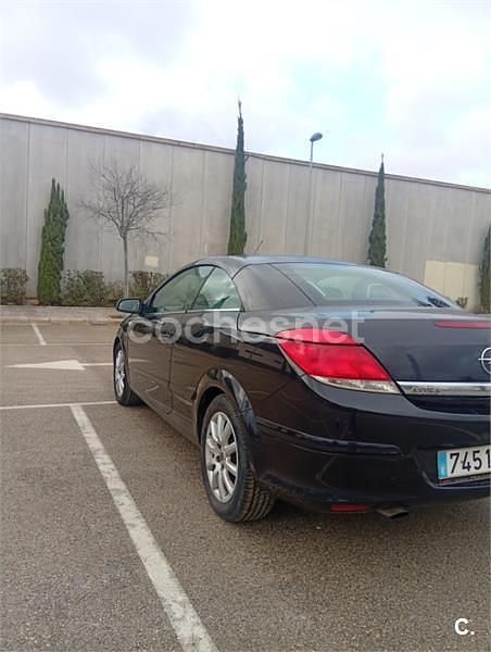 Usado Opel Astra Cabriolet Enjoy 105 CV (77 kW) 2007 Negro Descapotable