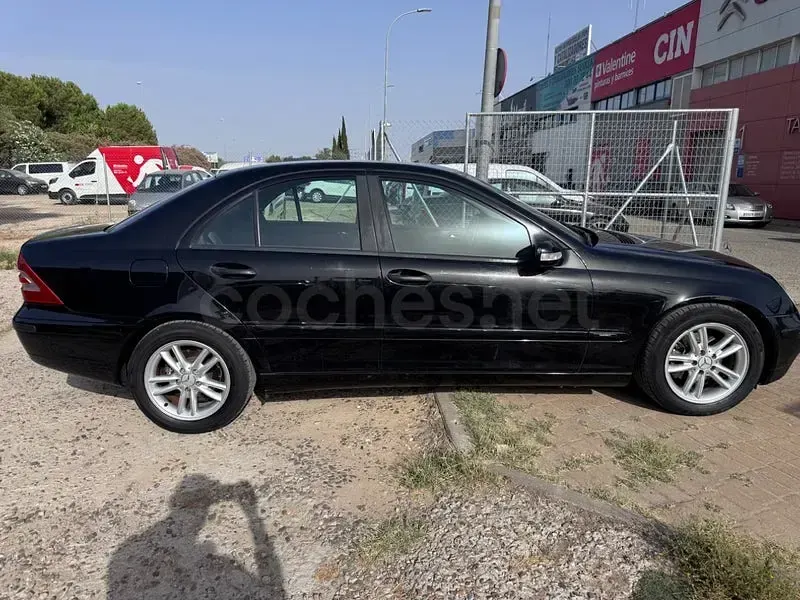 Usado Mercedes C220 Classic 143 CV (105 kW) 2003 Azul Berlina