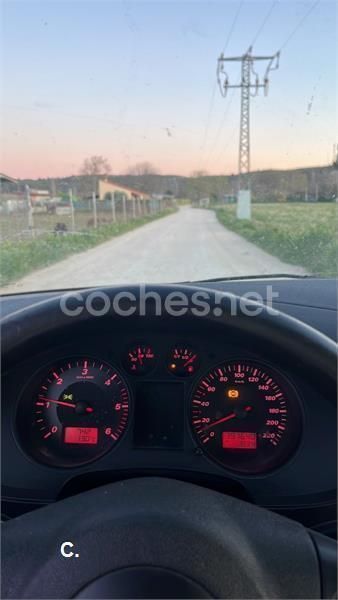 Azul Usado 2004 Seat Cordoba Sport Berlina | 1300 € (Precio justo) - Imagen 1/4