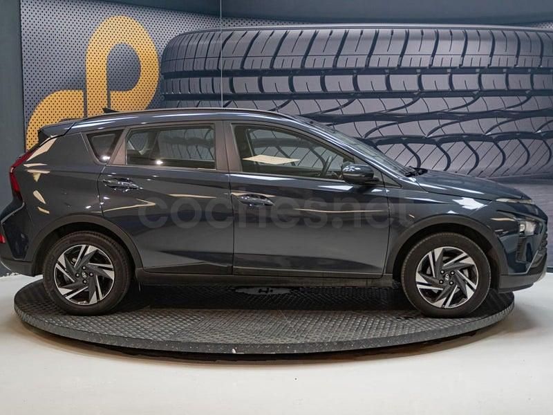 Usado Hyundai Bayon 100 CV (73 kW) 2023 Gris / plata SUV