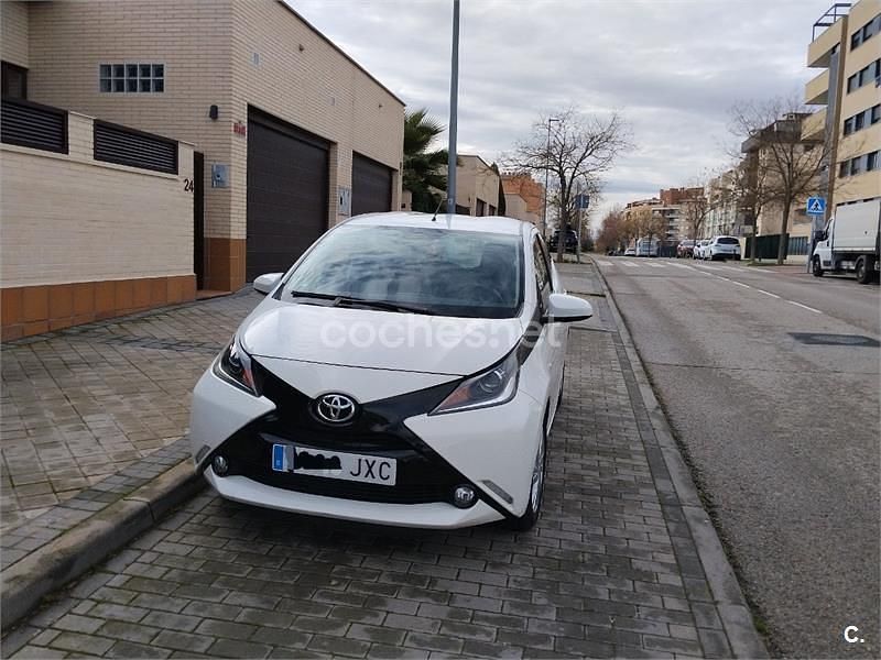 Blanco Usado 2017 Toyota Aygo X-play Utilitario | 7700 € (Buen precio) - Imagen 1/4