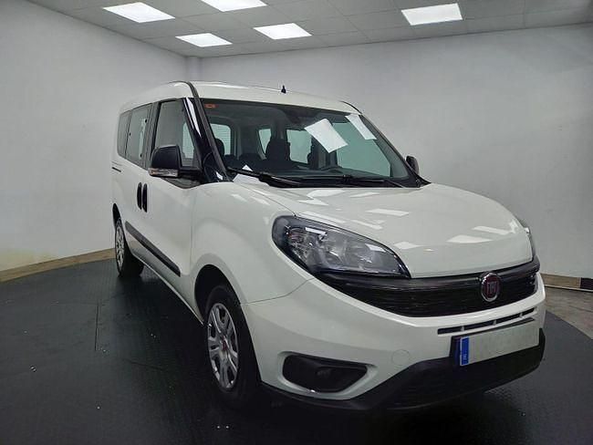 Usado Fiat Doblò Easy 119 CV (87 kW) 2021 Blanco Monovolumen