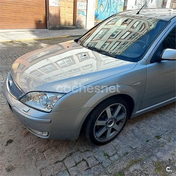 Usado Ford Mondeo Titanium X 155 CV (114 kW) 2006 Gris / plata Berlina