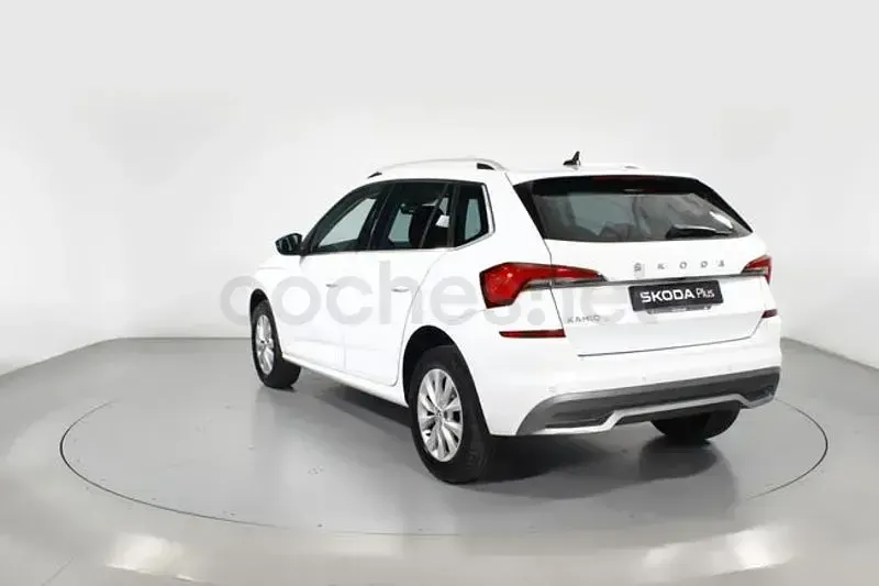 Usado Skoda Kamiq 110 CV (80 kW) 2022 Blanco SUV