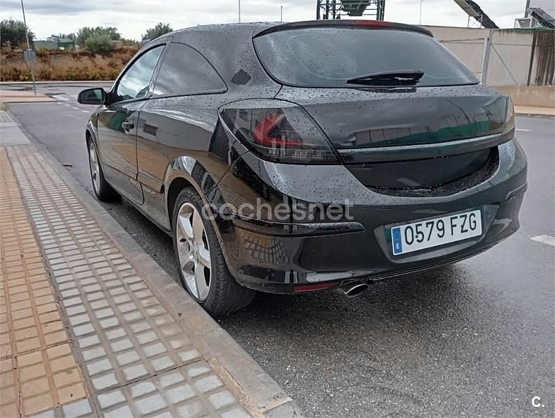 Usado Opel Astra GTC Sport 120 CV (88 kW) 2008 Negro Berlina