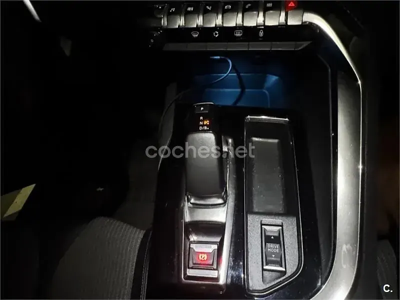 Usado Peugeot 3008 Allure 225 CV (165 kW) 2021 Gris / plata SUV