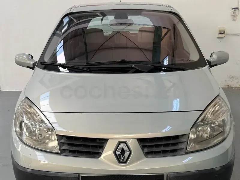 Usado Renault Scénic Expression 120 CV (88 kW) 2004 Blanco Monovolumen