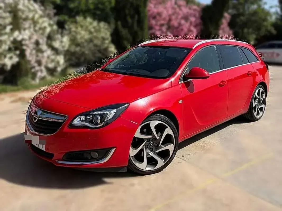 Usado Opel Insignia Sportive 250 CV (183 kW) 2015 Rojo Familiar