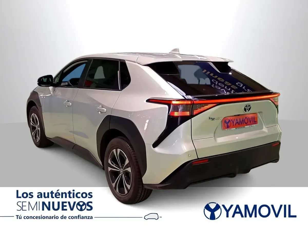 Usado Toyota bZ4X Plus 150 kW (204 CV) 2023 Gris plata SUV