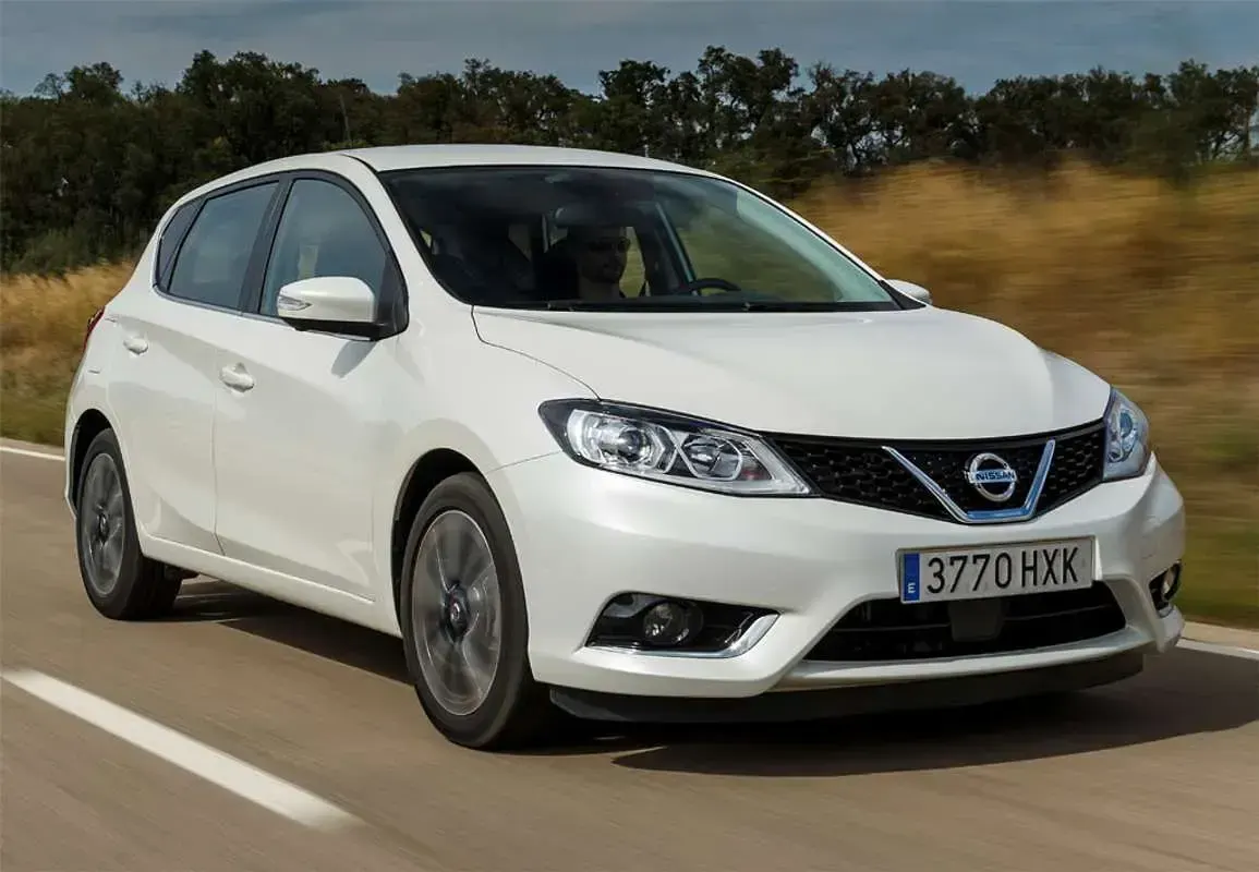 Usado Nissan Pulsar Acenta 116 HP (85 kW) 2015 Vermelho Citadino
