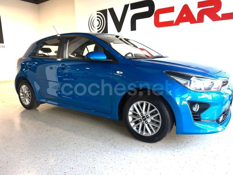 Azul Usado 2022 Kia Rio Berlina | 12.490 € (Precio justo) - Imagen 1/4