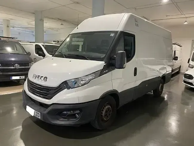 Begagnad Iveco Daily 160 HK (117 kW) 2022 Vit Sedan
