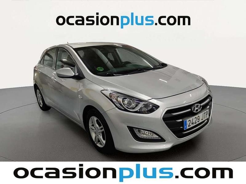 Usado Hyundai i30 101 CV (74 kW) 2016 Plateado Utilitario