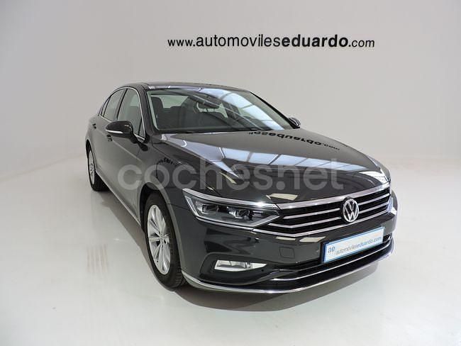 Usado VW Passat Executive 120 CV (88 kW) 2020 Gris / plata Berlina