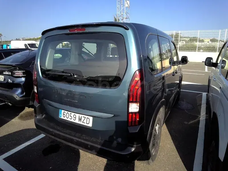 Usado Peugeot Rifter Allure 100 CV (73 kW) 2025 Azul Monovolumen