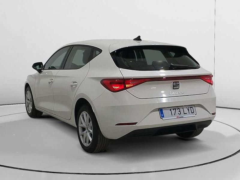 Usado Seat Leon Reference 117 CV (86 kW) 2022 Blanco Utilitario