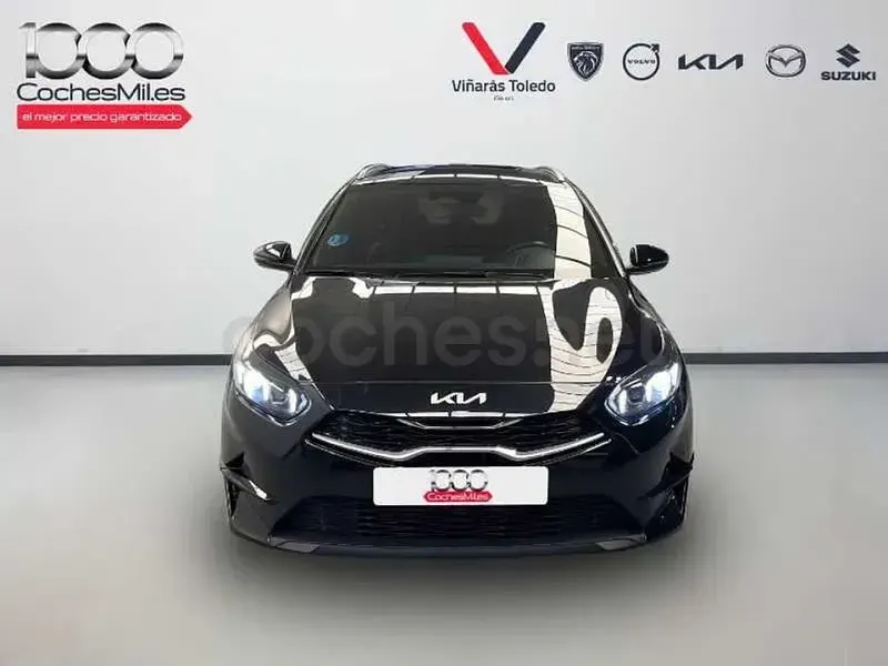 Usado Kia Ceed Style 100 CV (73 kW) 2025 Negro Utilitario