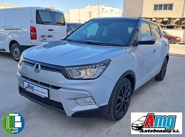 Gris Usado 2017 Ssangyong (KGM) Tivoli SUV | 8900 € - Imagen 1/4