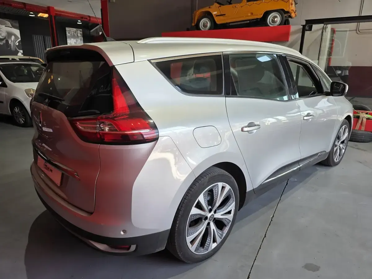 Usado Renault Grand Scénic IV Zen 140 CV (102 kW) 2020 Gris Monovolumen