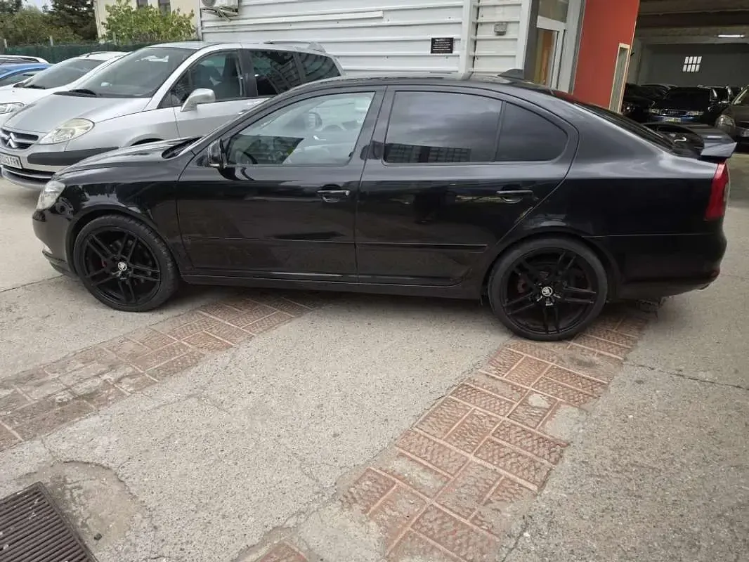 Usado Skoda Octavia 105 CV (77 kW) 2010 Negro Utilitario