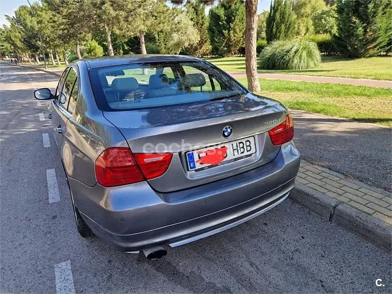 Usado BMW 320 177 CV (130 kW) 2010 Gris / plata Berlina