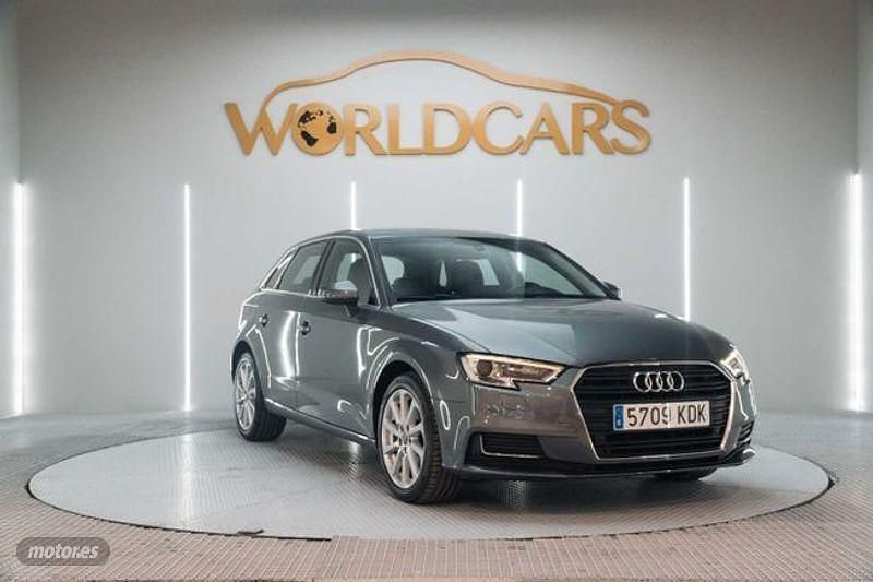 Usado Audi A3 Design 116 CV (85 kW) 2017 Gris Berlina