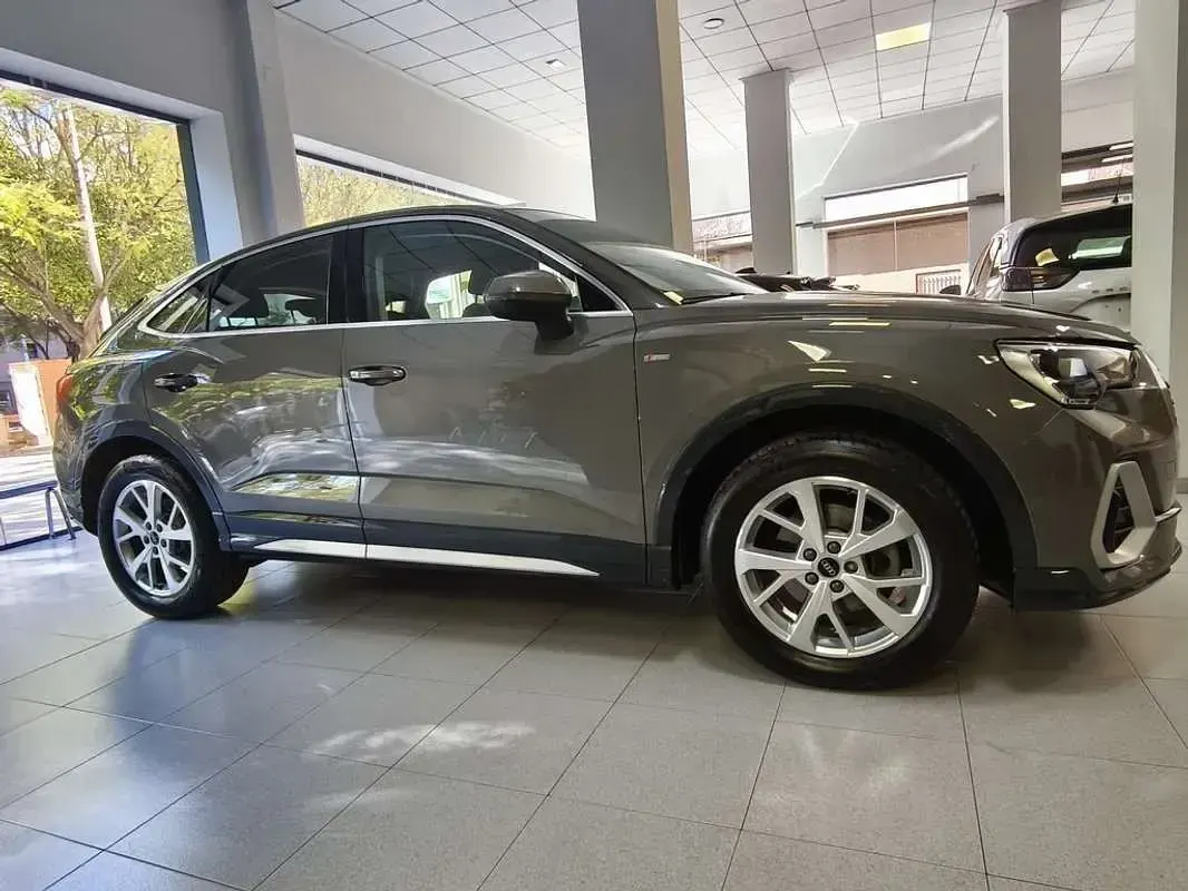 Usado Audi Q3 Comfort 150 CV (110 kW) 2021 Gris SUV