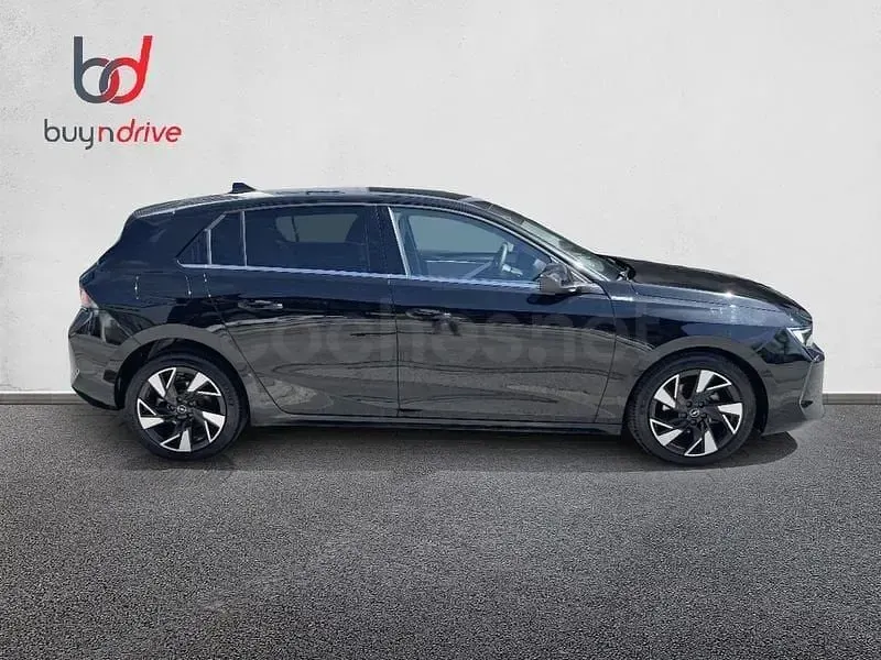 Usado Opel Astra Elegance 130 CV (95 kW) 2021 Negro Berlina