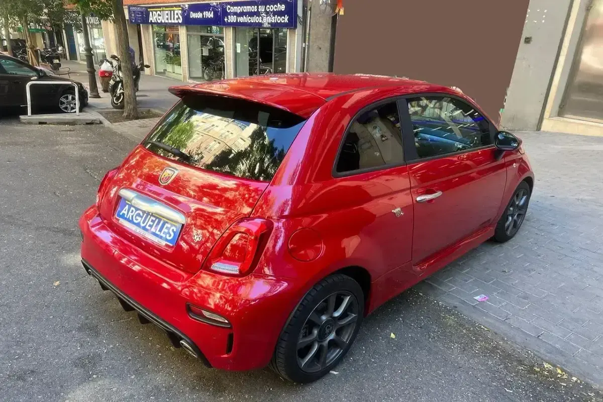 Usado Abarth 595 165 CV (121 kW) 2023 Rojo Utilitario