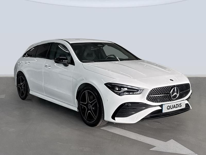 Usado Mercedes CLA200 150 CV (110 kW) 2025 Blanco Familiar