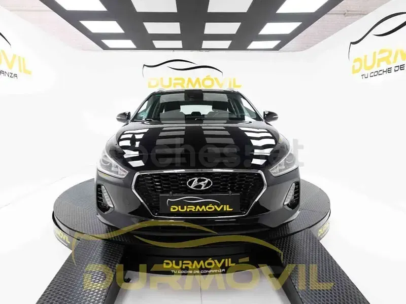 Usado Hyundai i30 110 CV (80 kW) 2017 Negro Familiar