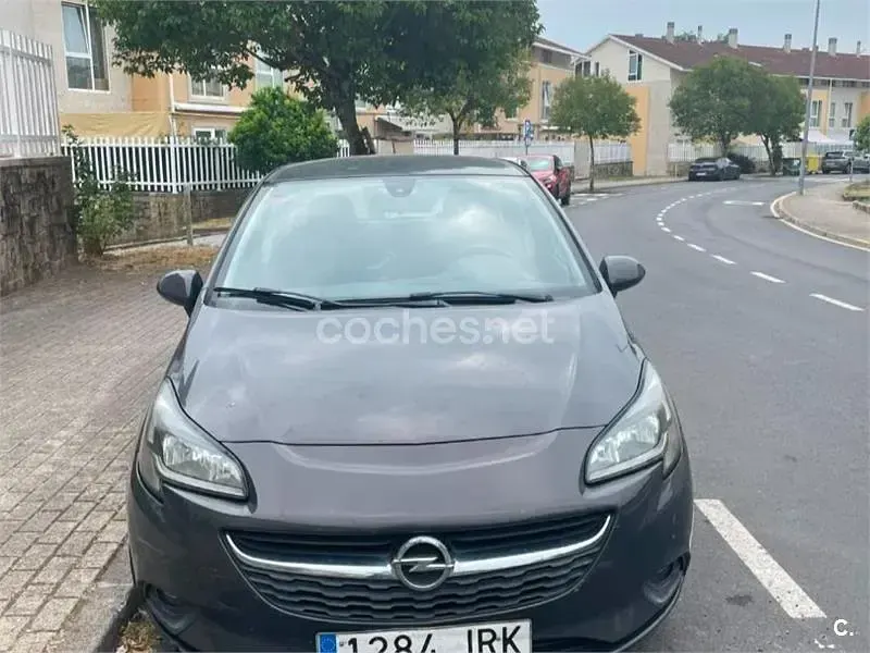 Usado Opel Corsa Selective 90 CV (66 kW) 2016 Negro Utilitario