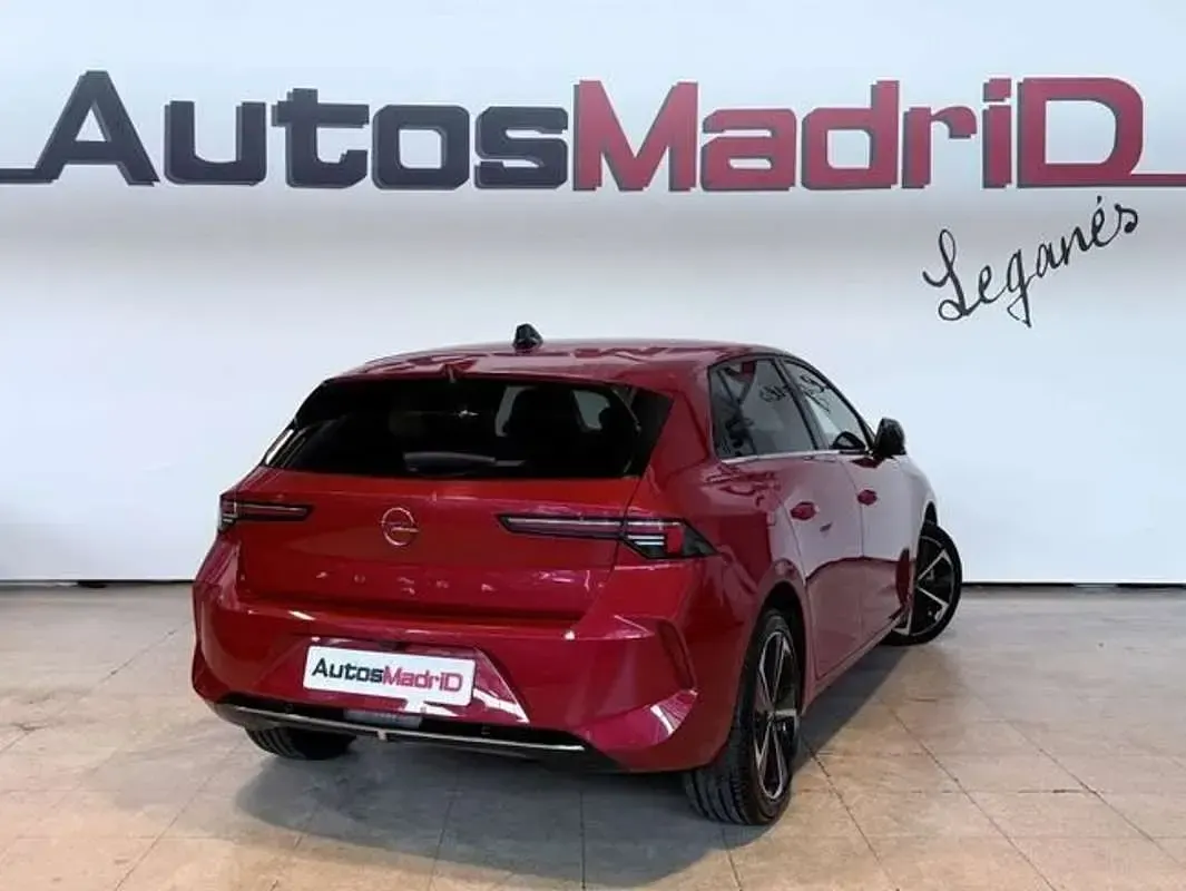 Usado Opel Astra Elegance 131 CV (96 kW) 2023 Rojo Berlina