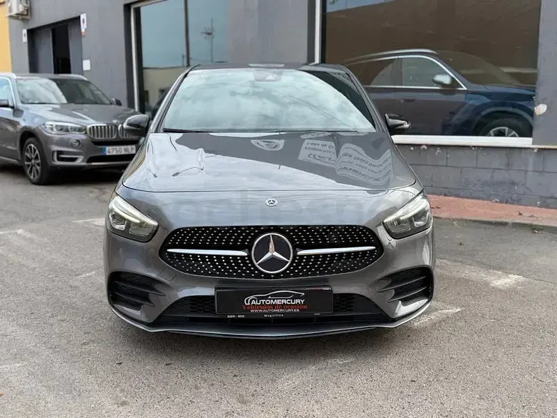 Usado Mercedes B180 116 CV (85 kW) 2019 Gris / plata Utilitario