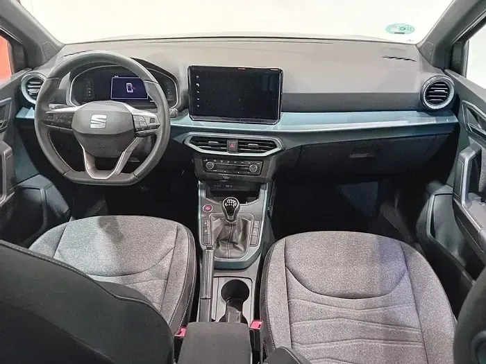 Usado Seat Arona Xperience 116 CV (85 kW) 2025 Gris / plata SUV