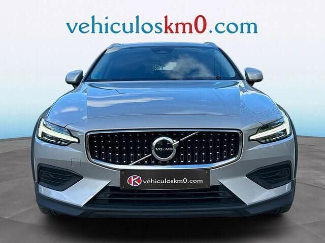 Usado Volvo V60 CC Core 197 CV (144 kW) 2022 Gris Familiar